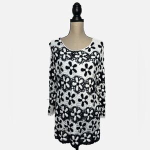 Tanjay Black White Crochet Knit Tunic Sweater Womens size Medium